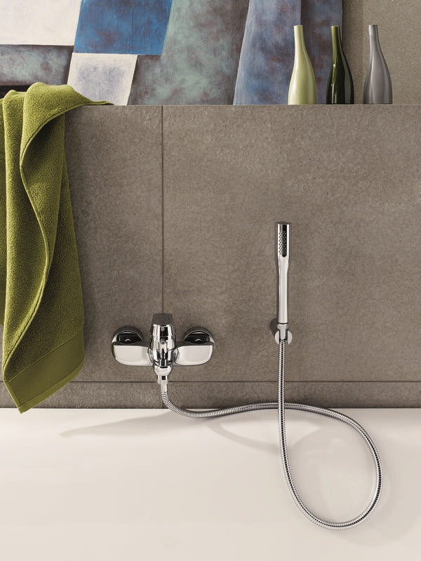 Detalj av kromfinish på badekarbatteri Grohe Eurosmart Cosmopolitan