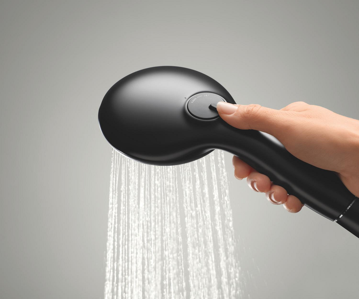 Detalj av dusjsett matt svart Grohe Tempesta 110