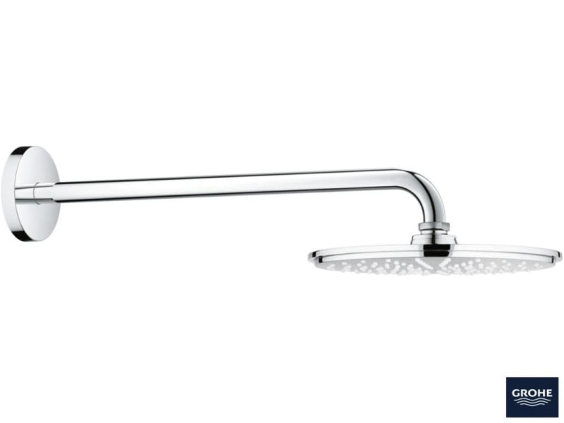 Detalj av kromdusjhode Grohe Rainshower Cosmopolitan