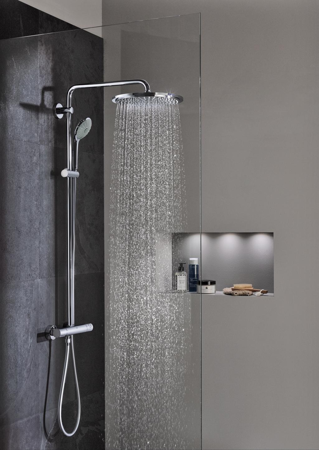 Dusjsystem med termostat veggmontert krom Grohe Euphoria montert på vegg