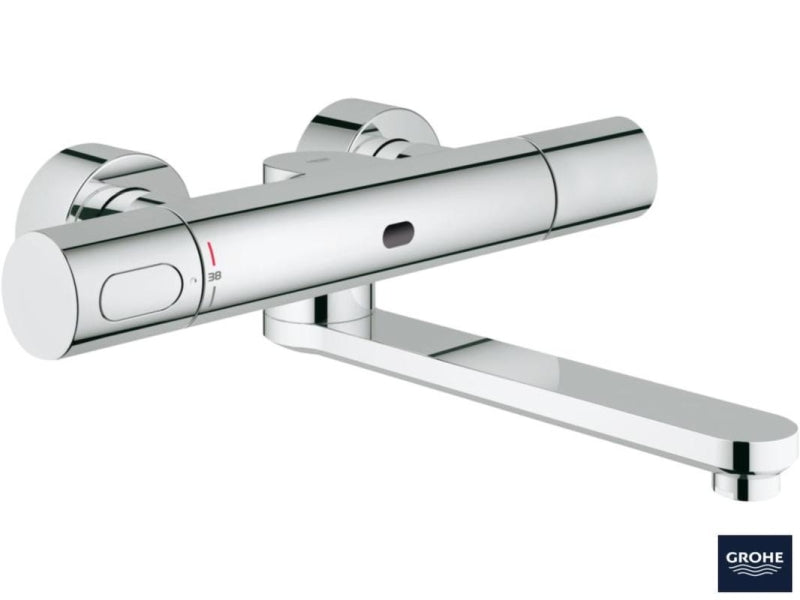 Detalj av elektronisk servantbatteri med termostat i krom Grohe Eurosmart Cosmopolitan E