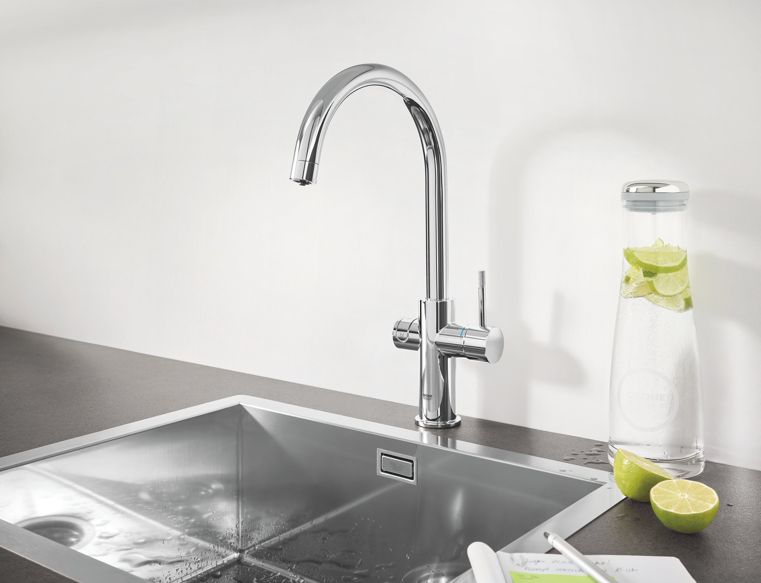 Kjøkkenbatteri C-tut krom Grohe Blue Professional bakside