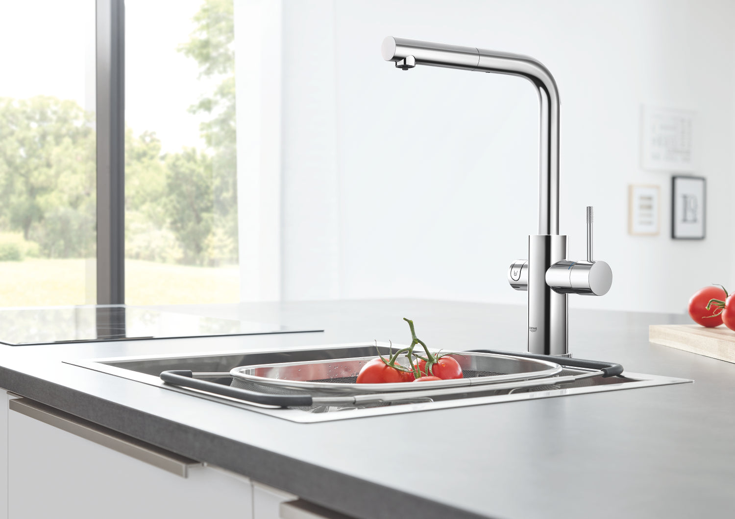 Kjøkkenbatteri startsett L-tut krom Grohe Blue Home nærbilde av grep