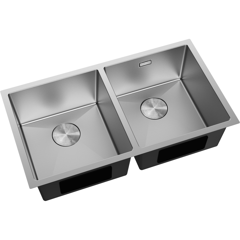 Stål Kjøkkenvask med to rektangulære kummer og avrundede hjørner, sett skrått ovenfra.