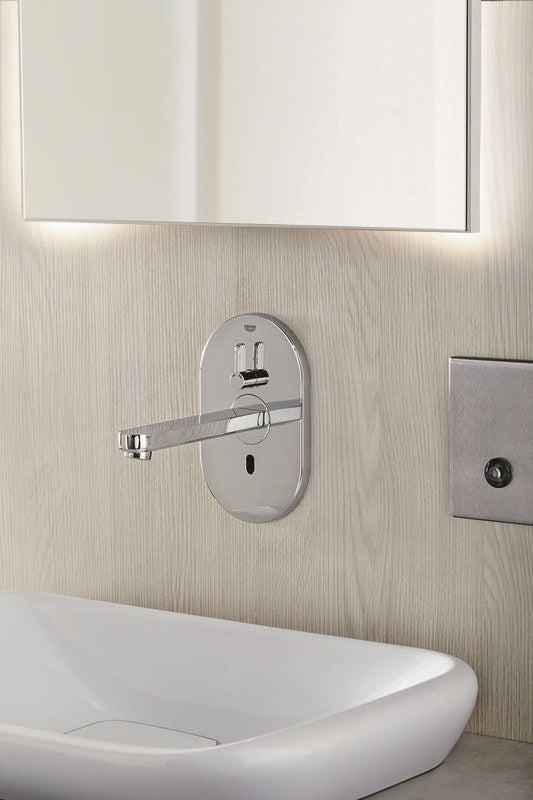 Montert servantbatteri berøringsfritt innbyggings krom Grohe Eurosmart Cosmopolitan på vegg