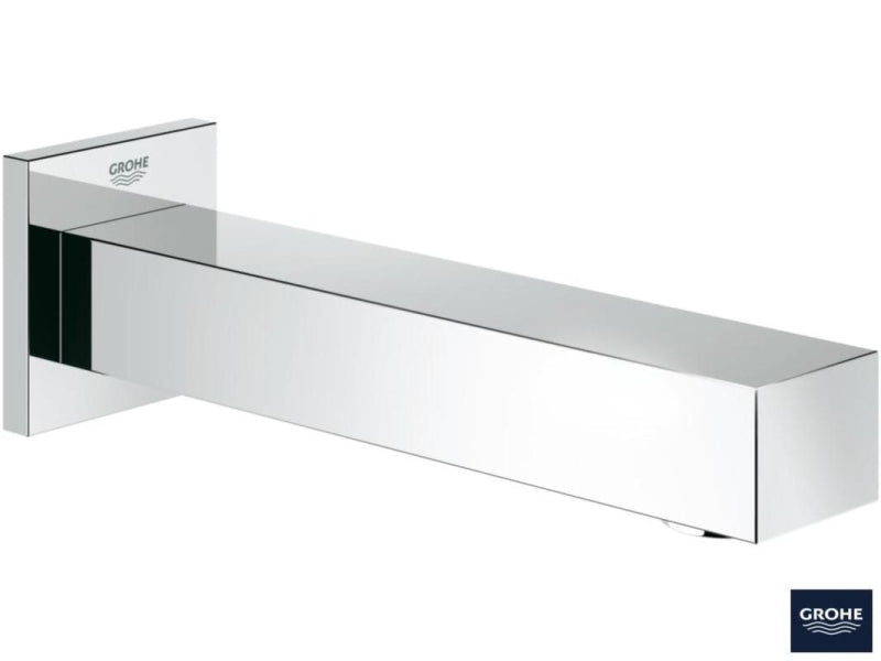 Badekarbatteri i krom - Grohe Universal Cube detalj av tut