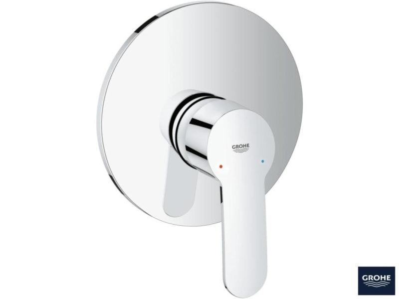 Detalj av kromfinish på dusjbatteri innbyggings ettgreps Grohe Eurostyle Cosmopolitan