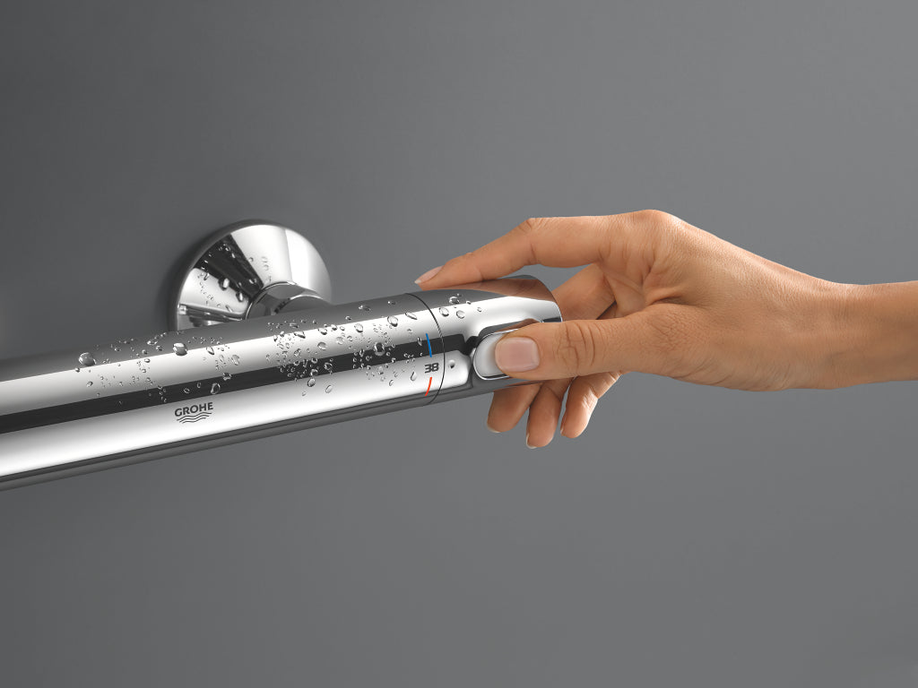 Detalj av dusjbatteri termostat krom Grohe Precision Flow