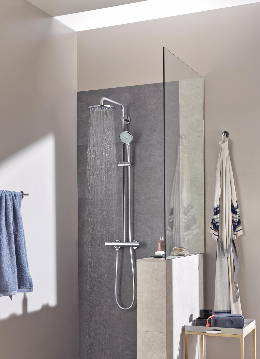 Dusjsystem med termostat i krom Grohe Euphoria detalj av termostat