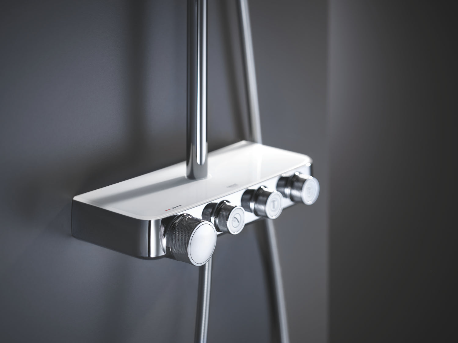Detalj av dusjsystem med termostat moon white Grohe Euphoria SmartControl