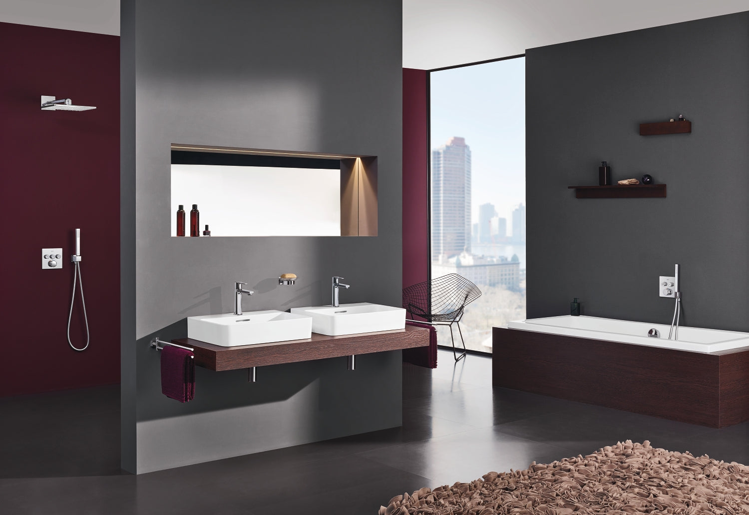 Sidevisning av Innbyggings termostat 2-veis med dusjholder krom Grohe SmartControl