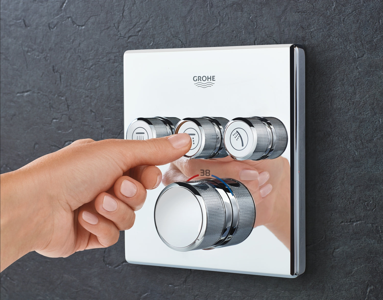 SmartControl bryter på Innbyggings termostat tre uttak krom Grohe