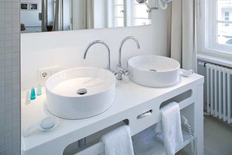 Nærbilde av kromfinish på Grohe Minta kjøkkenbatteri
