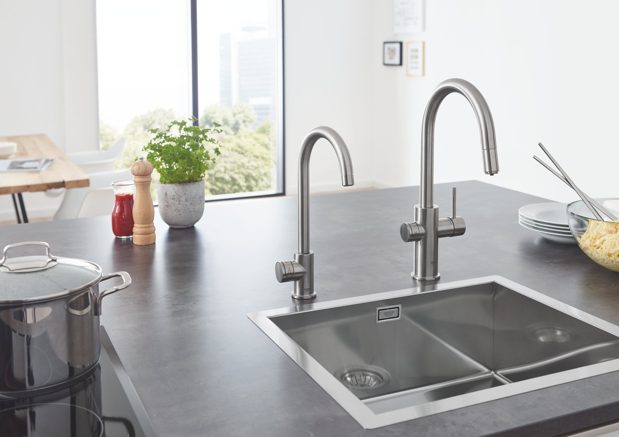 Detalj av Kjøkkenbatteri rustfritt stål C-tut Grohe Blue Home tut