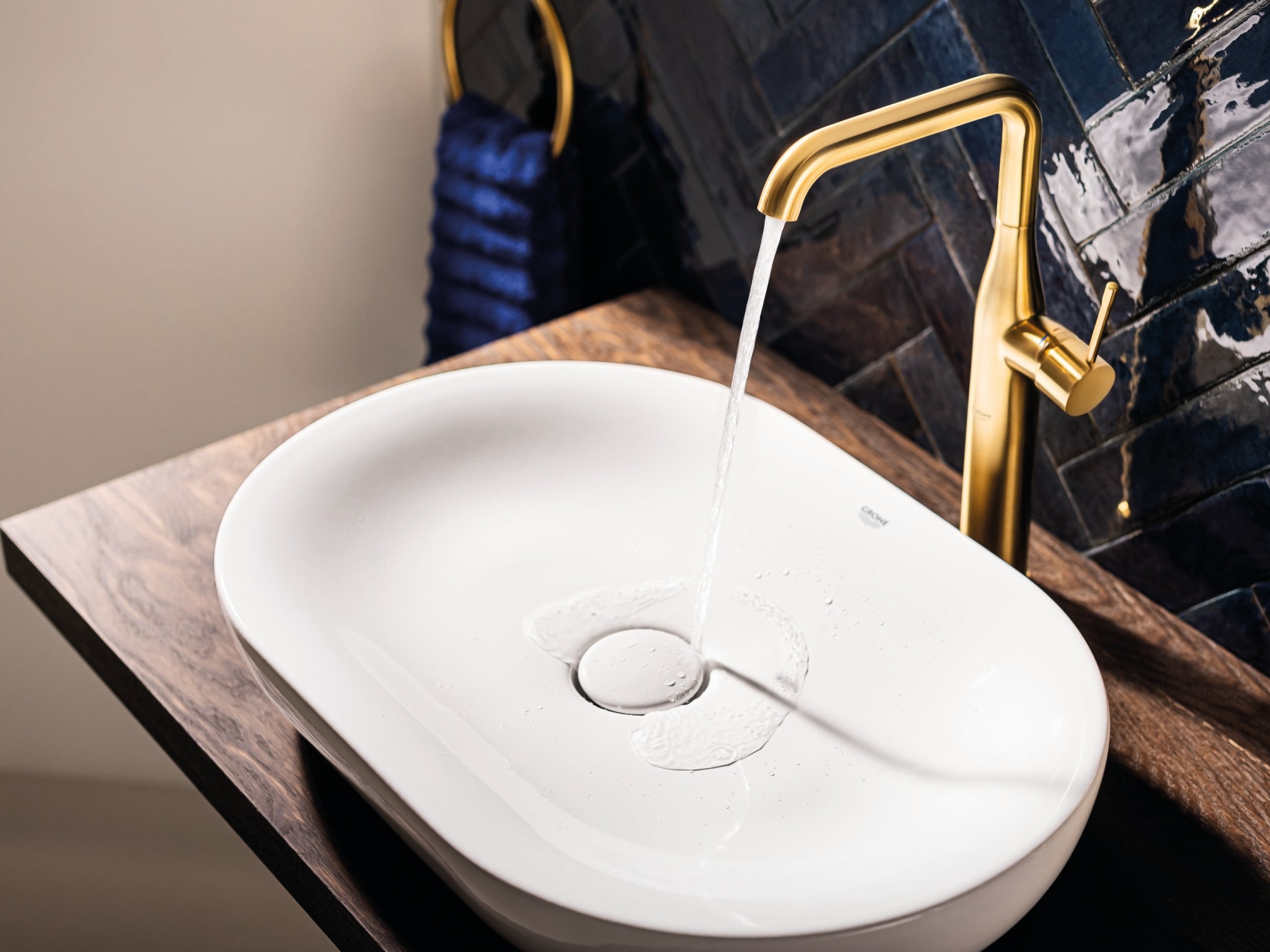 Detalj av Servantbatteri høy Cool Sunrise Grohe Essence New