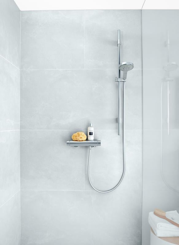 Termostat dusjbatteri med dusjsett krom Grohe Grohtherm 2000 montert i dusj