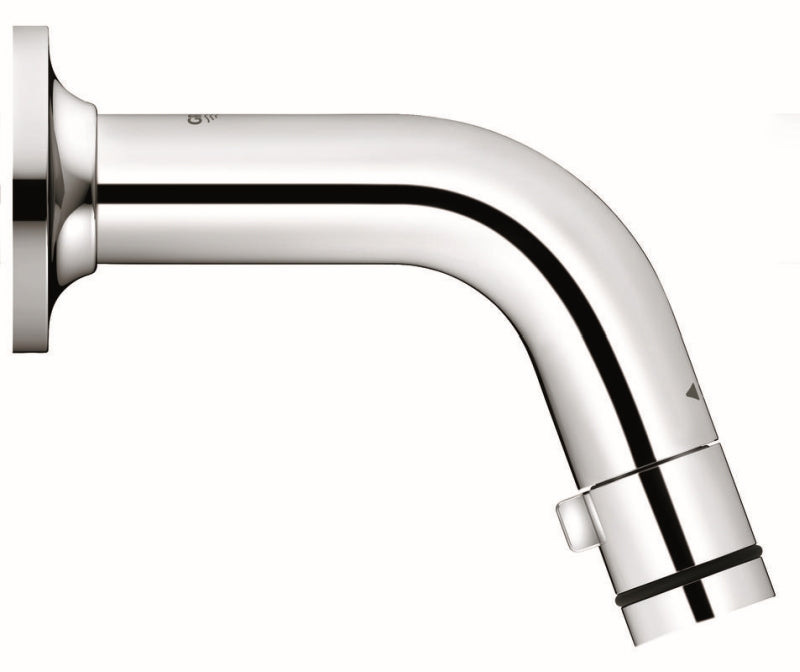 Detalj av veggmontert tut i krom Grohe Universal